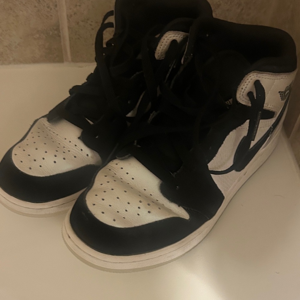 Nike Kids Sneakers Black and White